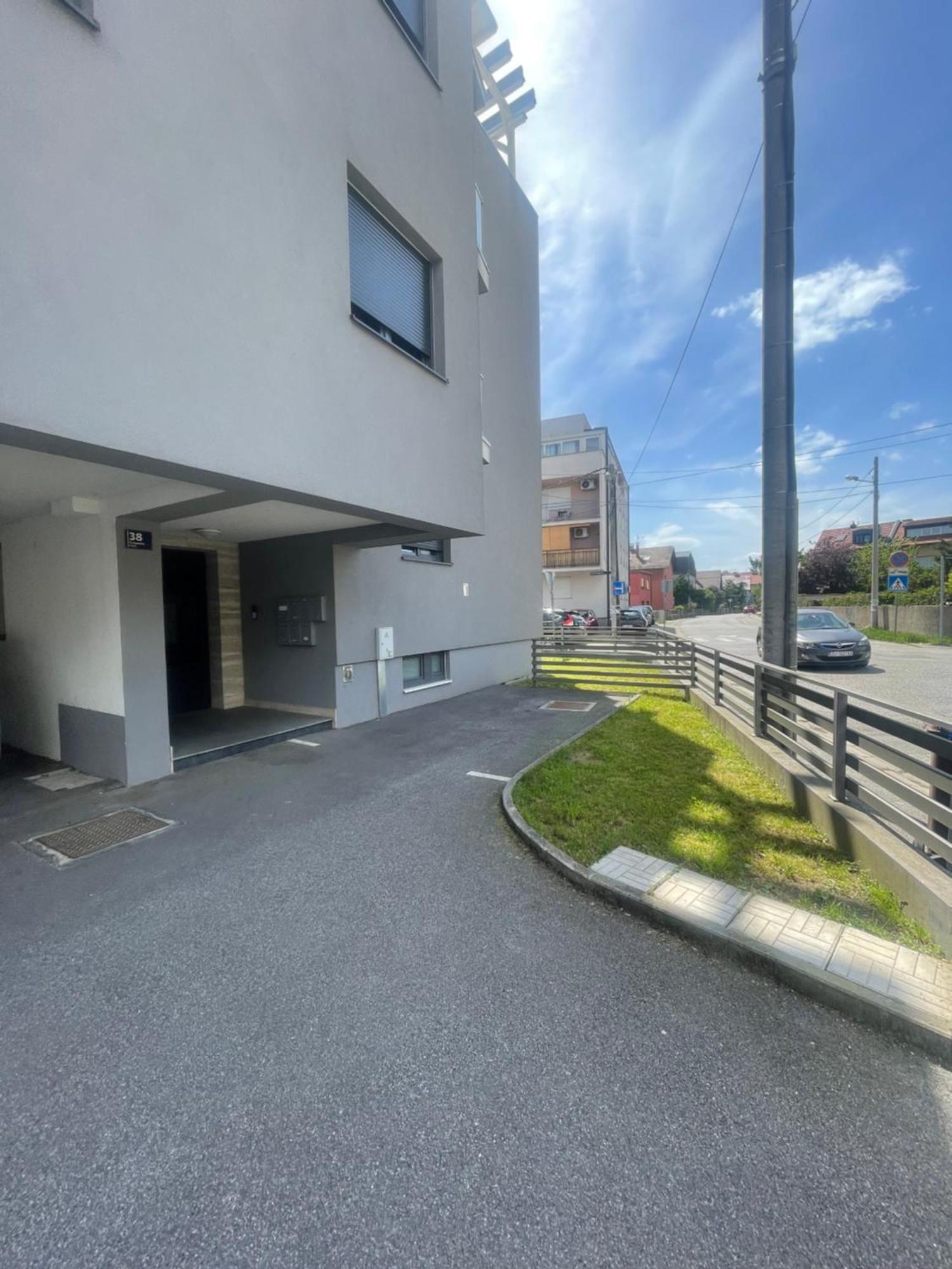 Lucky Place - Zumberacka With Free Private Parking Apartment